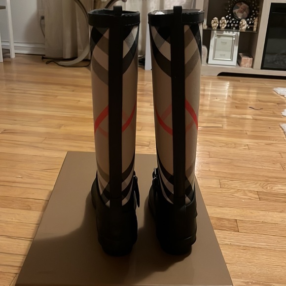 Burberry Strap Detail House Check and Rubber Rain Boots - Picture 7 of 7